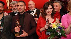 Über eine auszeichnung können sich in diesem jahr jan. Bei Romy Preisverleihung Iris Berben Stiehlt Jan Bohmermann Die Show