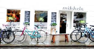 mikkels sugar in the morning cafe alte schreibmaschinen kleines cafe