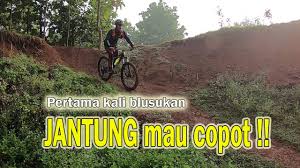 Hutan meang tidak terlepas dengan makhluk halus yang menghuninya, entah kita percaya atau tidak akan itu, tapi menurut ane Blusukan Ke Hutan Jati Bike Park Sindang Jaya Tangerang Youtube