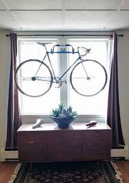 Hi zusammen, ich habe des öfteren schon fahrradständer gesehen die man in die wohnung stellen kann, sein fahrrad einhängt und dann damit in der wohung rad fahren kann. Fahrrad Wandhalterung Und Andere Fahrradstander Die Sie Erstaunen Dekor Diy Ideen Mobel Fahrrad Aufbewahrung