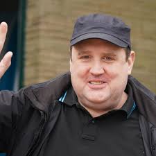 Peter Kay defends decision to kick out hecklers after shouts of 'garlic  bread'