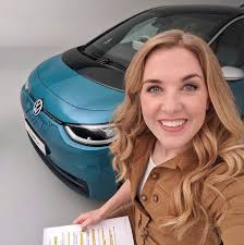 I've been back filming with the @fullychargedshow YouTube team and it was  so nice to see the guys again after almost a year! ⚡ I've been recording a  series with @bobbyllew about