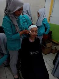 Syarat menjadi imam sholat berjamaah. Baju Spg Wardah