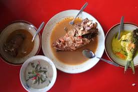 Mangut nila, masakan tradisional dari jawa tengah dengan kuah santan yang berbumbu khas jawa. Kuliner Terpikat Mangut Manyung Bu Fat Di Semarang Traveling Bisnis Com