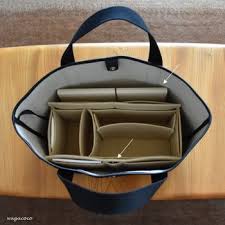 それ 本当に必要 バッグの中身 をスッキリさせて必要最小限で出かけよう キナリノ バッグインバッグ オーガナイザー バッグ