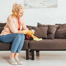 Sie können ihr sofa entweder trocken oder feucht mit natron reinigen. Sofa Reinigen Die 10 Wichtigsten Tipps Polsterando