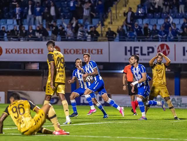Ava&iacute; faz 2x1 de virada sobre o Sport e deixa o Z4 da S&eacute;rie B