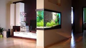 Perhatikan tips menyulap apartemen kecil menjadi mewah ini 10. 11 Partisi Aquarium Ruang Tamu Photo Kiamedia