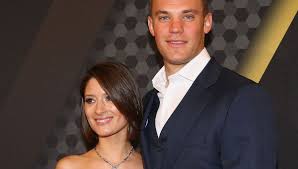 Sie unterstützt ihn bei der em 2016 in frankreich und jubelt ihm auch von der tribüne aus zu. Manuel Neuer Wie Geht Es Kathrin Nach Den Schlagzeilen Bunte De