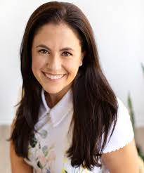 Beth Tuttle's Instagram, Twitter & Facebook