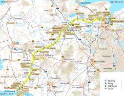 And yet there are leisure users, and every year teams of oarsmen set out for what is called the toughest rowing race in the world, a 12.7 section starting at rendsburg, which attracts top international crews. How To Approach And Lock In At The Kiel Canal Small Leisure Craft Navigate Content