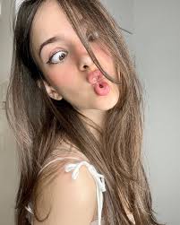 Victoria Pfeifer's Instagram, Twitter & Facebook