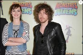He is the winner of the fifth season of the television show nouvelle star, aired on the french television m6 channel. Julien Dore Et Louise Bourgoin Photocall De Monstres Contre Aliens A Paris Purepeople