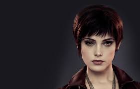Alice's pixie cut is about down to her chin but higher in some places. Alice From Twilight Hairstyle Which Haircut Suits My Face