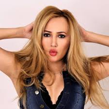 Tyra Lee L (@tyraleeartist) • Instagram photos and videos