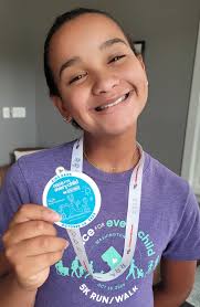 Join us in wishing Zoé a very happy birthday! 🎈In her 12 years, she: 💛  Overcame cancer with expert care and art therapy 🥇 Designed this year's  Kids Dash medal for the