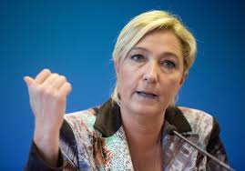 Les femen ont revendiqué l'opération sur leur compte twitter. Marine Le Pen Accueillie Par Les Femen En Bretagne Elle