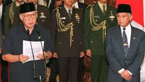 Surat pertama muncul dari soeharto sebagai menteri panglima angkatan darat (men/pangad) kepada komandan militer wilayah aceh ishak djuarsa pada pagi hari, 1 oktober 1965. Pidato Terakhir Soeharto Saat Lengser 21 Mei 1998