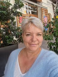 What is the name of the large ceramics store in Barcelona's old town?