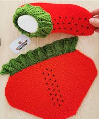 2 499 Begenme 14 Yorum Instagram Da Feyza Orgumodellerimiz Cilekli Patik Tarifi Ic Knitted Slippers Pattern Crochet Slippers Diy Crochet And Knitting