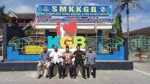See more ideas about gong, society, life. 1 10 Tn Pengetua Page Rasmi Smk Kompleks Gong Badak Facebook