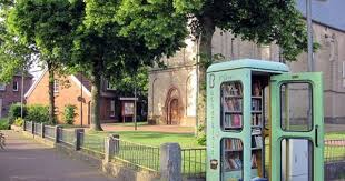 Phone Booth Becomes Communal Book Swap So Cool And You Can Trust Book Lovers Book Swap Little Free Libraries Library