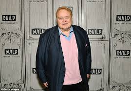 Louie anderson shares how he got involved in 'coming to america,' and discusses the upcoming sequel. Eddie Murphy And Arsenio Hall Were Forced To Cast Louie Anderson In Coming To America Daily Mail Online