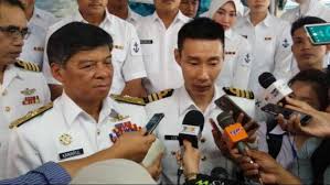 Chong wei, mew choo and family wishing everybody a healthy and happy niu year. Chong Wei Promoted To Rank Of Honorary Commander Sports247
