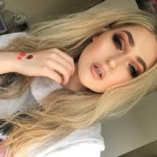 Lacey Owens's Instagram, Twitter & Facebook