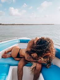 Reprodução/twitter @luisasonza luísa sonza e pequena lo no prazer, luísa luísa sonza traz lulu santos para conversar e cantar com ela no segundo episódio do seu programa prazer, luísa. Luisa Sonza E Vitao Assumem Namoro Com Foto De Beijo Quem Quem News