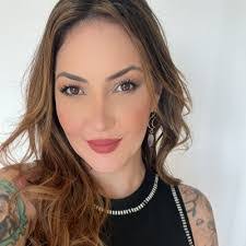 Roberta Rivas's Instagram, Twitter & Facebook