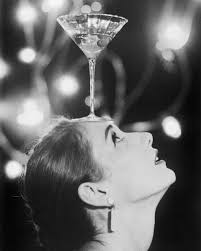 Polly Jean — flora liqueur (raspberry, jasmine, hibiscus) lemon, prosecco.  🥂