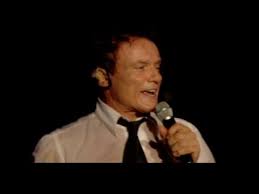 Ascolta le più belle canzoni di massimo ranieri di massimo ranieri su deezer. Massimo Ranieri Rose Rosse Live Dallo Stadio Olimpico Di Roma Il Meglio Della Musica Italiana Youtube