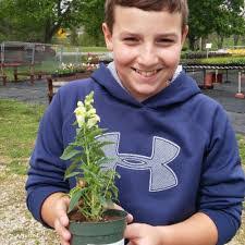 Tracy Flowers's Instagram, Twitter & Facebook