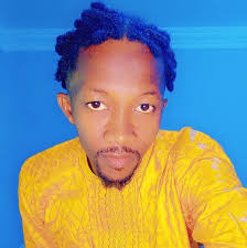 Neymar au #PSG !!! On guête déjà devant la boutique du #PSG sur les  Champs-ELysés pour le futur maillot #Neymar sous PSG ! Selon vous #Neymar  portera quel numéro ?