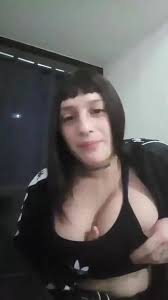 Roli mostrando tetas