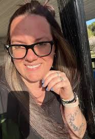 Hi, my name is Thais Suizo, I'm from Brazil and I work with handmade  watercolor, here is a little bit of my art❤️