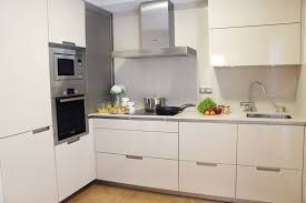 Persianas modernas y personalizables para controlar el ingreso de luz en habitaciones como la recámara o sala. Mueble Persiana En El Diseno De La Cocina Kansei Cocinas Servicio Profesional De Diseno Y Decoracion De Cocinas
