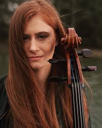 Tess Kent's Instagram, Twitter & Facebook