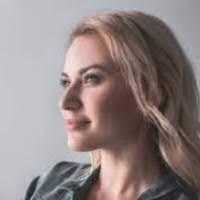 Jessica Hogsett's Instagram, Twitter & Facebook