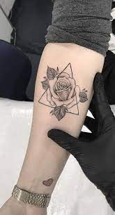As we all know, tattoo art is becoming a new trend among our young generation. Kleine Rose Dreieck Unterarm Tattoo Ideen Fur Frauen Geometrische Dreieck Blume Arm Diy Best Tattoo Tattoos Rose Tattoos Forearm Tattoos