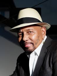 Aaron Neville show mixes Christmas songs, doo-wop