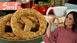 Simit Rezept Aussen Knusprig Innen Soft Turkische Sesamringe Selber Machen Turkish Streetfood Youtube Simit Recipe Food Food Blog