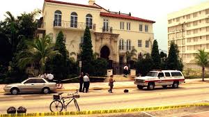 Founded in 1978, versace is one of the leading global fashion design houses. Nrsmdlzn0ynejm