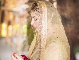 She is against the culture of item numbers. Naimal Khawar Made A Timeless Bride In Her Mom S Wedding Dress At Her Nikkah