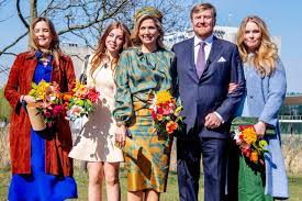 Not even a little bit. Royals Neue Fotos Von Maxima Willem Alexander Tochtern Am Konigstag 2021 Gala De