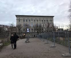 On sait que c'est nul une boîte. Berghain Wikipedia