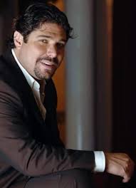 OPREATIC SINGER RAFAEL CAVERO THRILLS THE MASSES WORLDWIDE