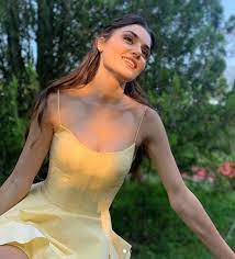 Eda şehirli, modern bir peri kızıdır. Sen Cal Kapimi Nin Yildizi Hande Ercel In Paylasimi Instagram I Salladi