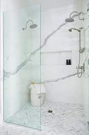marble herringbone shower floor tiles badkamer badkamer marmer marmeren douches